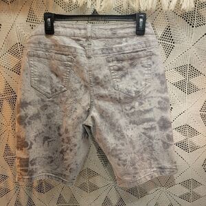 City streets size 13 tye dye denim shorts. Different shades of Grey